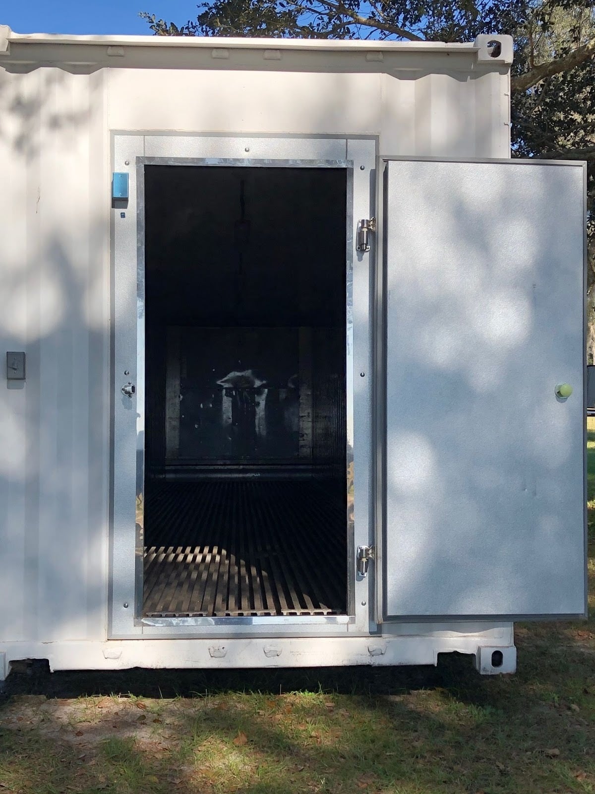 Refrigerated storage container. Refrigerated storage container.